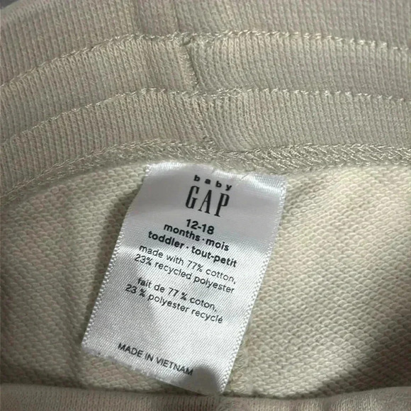 GAP - LIKE NEW - Toddler wildlife pull on shorts. Size 12 to 18 months - Picture 2 of 3